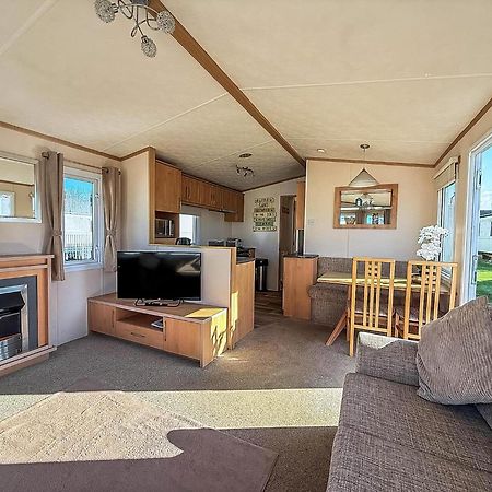 Lovely 6 Berth Caravan For Hire At Manor Park In Hunstanton Norfolk Ref 23044S Екстер'єр фото
