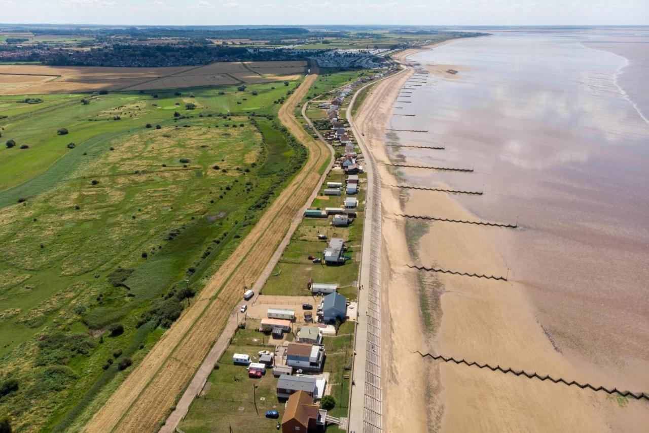 Lovely 6 Berth Caravan For Hire At Manor Park In Hunstanton Norfolk Ref 23044S Екстер'єр фото
