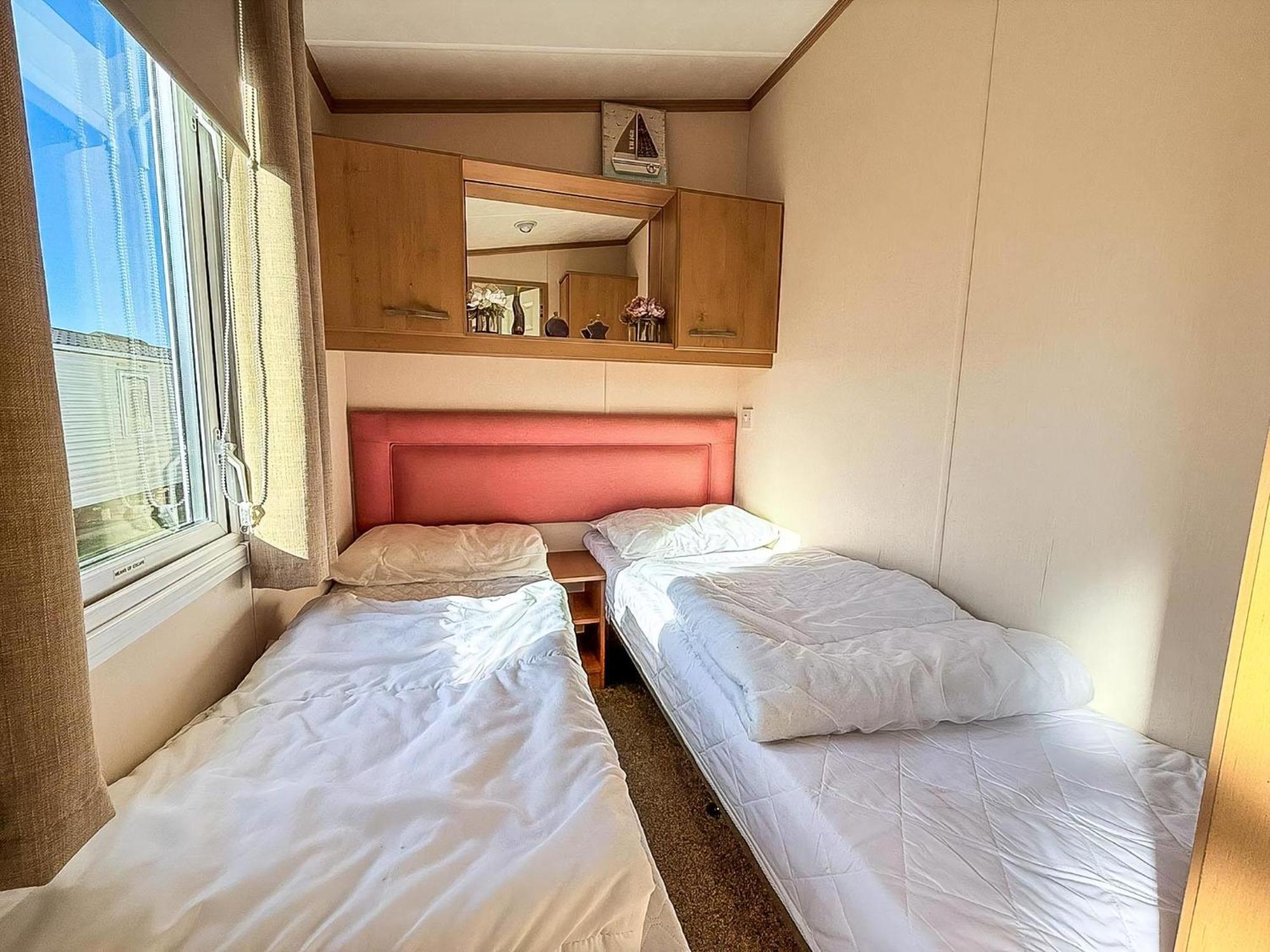 Lovely 6 Berth Caravan For Hire At Manor Park In Hunstanton Norfolk Ref 23044S Екстер'єр фото