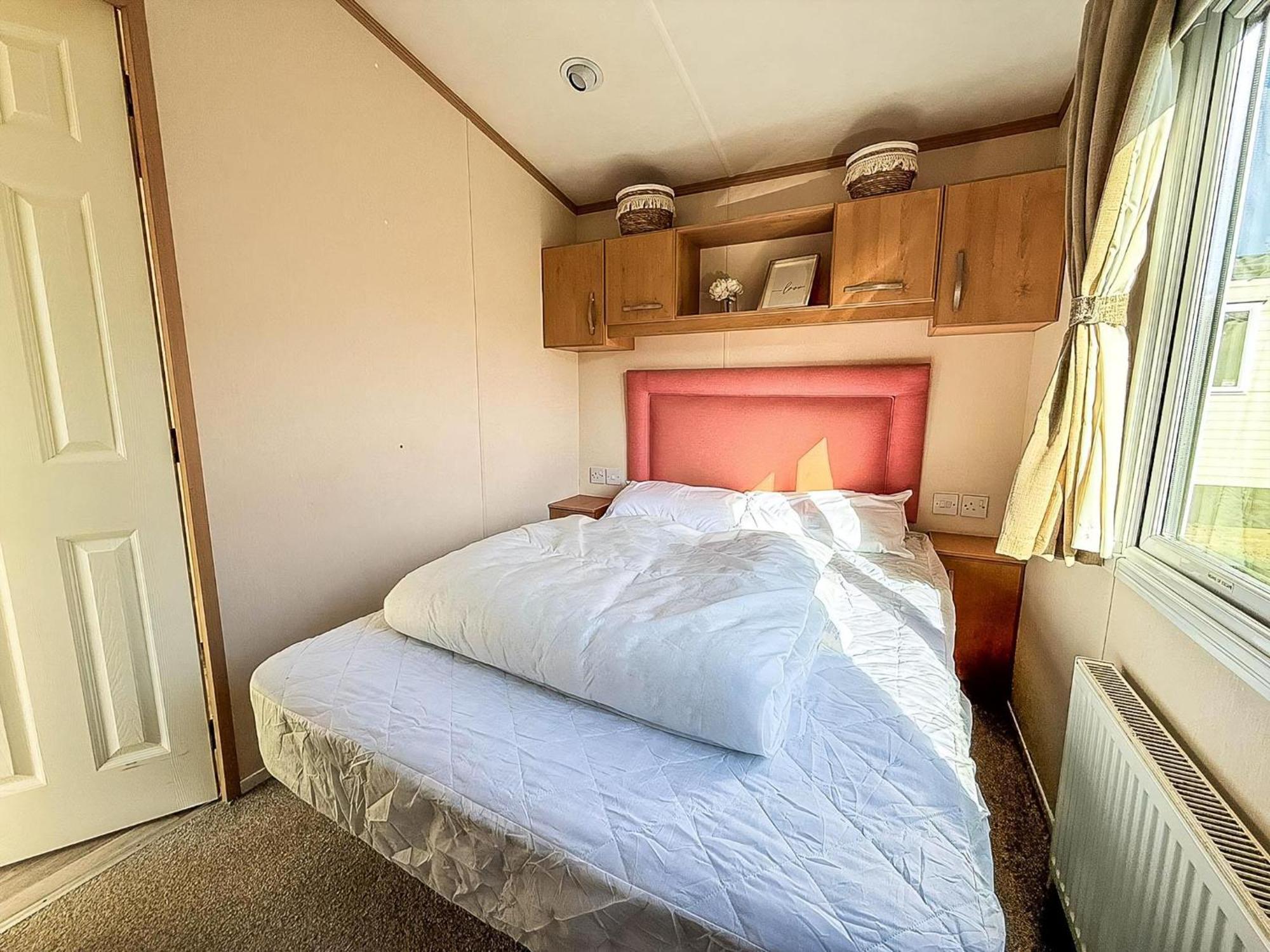 Lovely 6 Berth Caravan For Hire At Manor Park In Hunstanton Norfolk Ref 23044S Екстер'єр фото