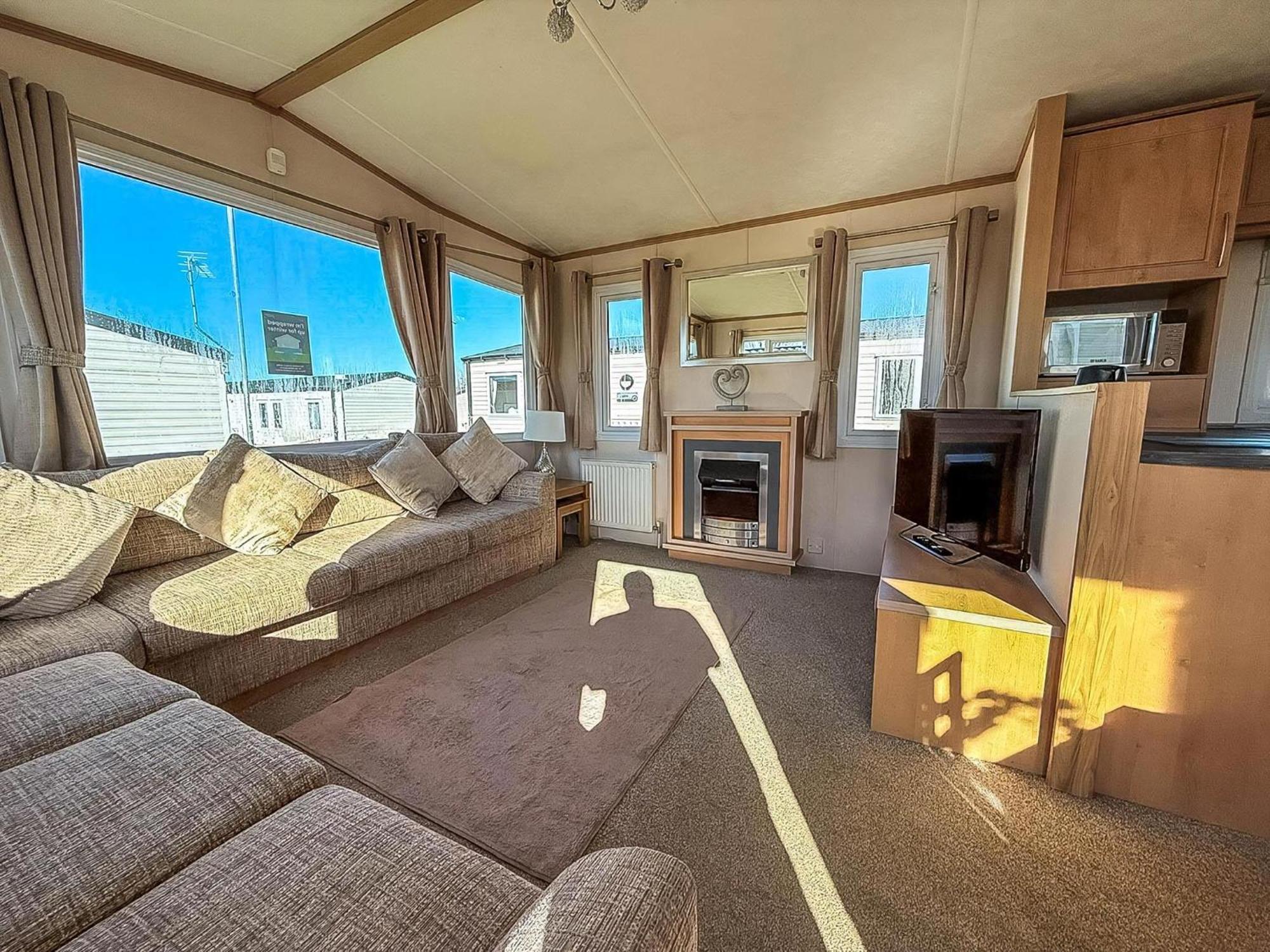Lovely 6 Berth Caravan For Hire At Manor Park In Hunstanton Norfolk Ref 23044S Екстер'єр фото